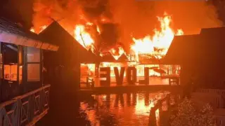 Таиландта атақты туристік орындардың бірі өртеніп кетті