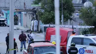 Мексикада ұшақ үйлердің үстіне құлады