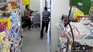 Астанада дүкенді тонау әрекеті видеоға түсіп қалды