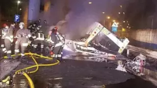 Венецияда автобус көпірден құлап, 20 адам қаза болды