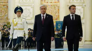 Тоқаев Ақордада Франция президентін қарсы алды
