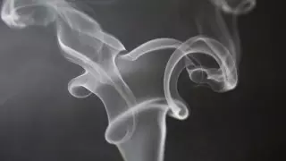 Ұшақта түтіндетті: Астанада шетел азаматына қомақты айыппұл салынды