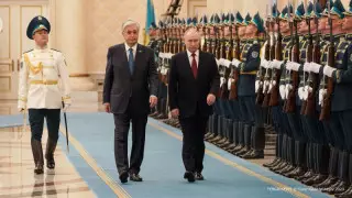 Тоқаев Ақордада Путинді қарсы алды