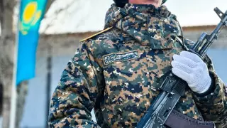 Қорғаныс министріне әскердегі шенеуніктердің ұлдары туралы сұрақ қойылды