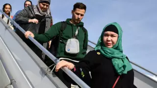 Газа секторынан эвакуацияланған қазақстандықтар Алматыға ұшып келді