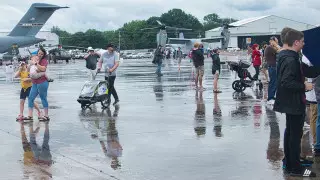 Парижден ұшқан лайнер әуежайда 30 жолаушысы мен ұшқышын қалдырып кеткен