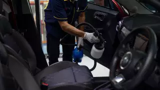 Астанада көлік жуу қызметкері көліктен карта ұрлап, клиенттің ақшасын жұмсаған