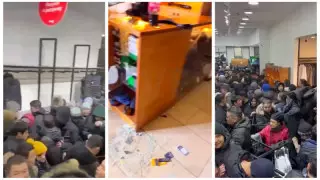 Алматыда сауда орталығындағы жаппай сатылым кезінде адамдар кептеліп қалды