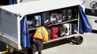 Миллиард теңгеге жуық ұрлық жасаған әуежай қызметкері ұсталды