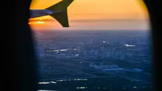 Қазақстандық әйел рейсінің "түсініксіз тоқтатылуына" шағымданды