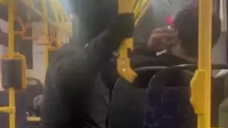 Алматыда автобустағы жолаушылардың мазасын алған ер адам видеоға түсіп қалды