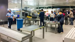 "Наруто пышағы, жөргектегі есірткі". Ұшаққа алып кірмек болған ТОП-10 таңғаларлық заттың тізімі шықты