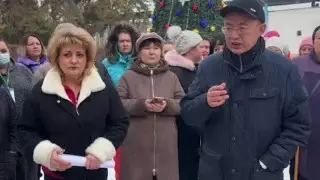 Алматы іргесіндегі ауыл тұрғындары әкімді жақтап жиналды