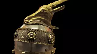 Италияда мүсін ұрлаған турист "қарғысқа" ұшыраған