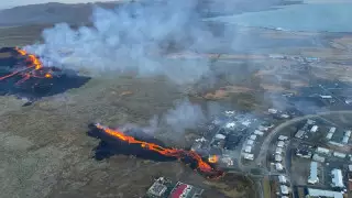 Исландияда көптеген үйлер лаваның астында қалды