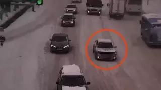 Toyota Camry мінген жүргізуші жалған нөмір тағып, 2,5 миллион теңге айыппұл "жинаған"