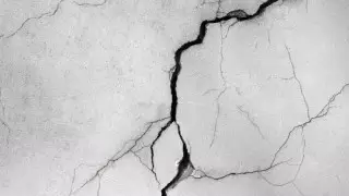 Жер сілкінісі кезінде Алматы облысындағы мектептер мен ауруханаларда жарықтар пайда болған