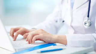 ҚазҰУ студент қыздардың жеке деректері бар тізімді кім жария еткенін айтты