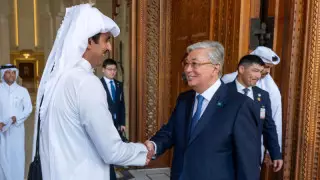 Қатар әмірі Тоқаевпен түскен суретін жариялады