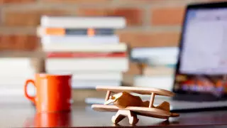 Жалға алу ақысын қымбатсынған студент университетке ұшақпен қатынауға мәжбүр