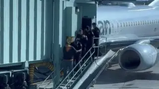 Рейс кезінде ұшақтың есігін ашпақ болған ер адам қамауға алынды