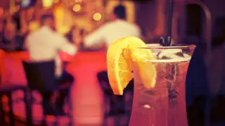 Балиде турист қызды қорғаймын деп көзінен айырылып қала жаздады