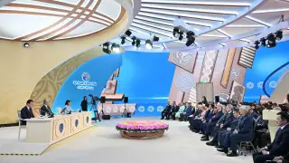 "Ескерткіштер елі" деп айтады" - Тоқаев монументтерден бас тартуға шақырды