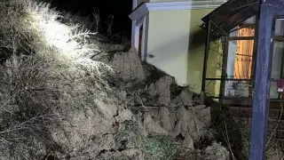 Алматы облысында коттедждерге топырақ құлап, үйлерге зақым келген