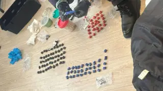 "10 жыл бойы мұғалім болған": қазақстандық есірткі жасырғаны үшін ұсталды