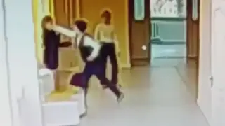 Әкімнің ұлы оқушы қызды ұрған: ата-анасы қалай жазаланды?