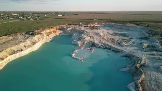 Оралда ерекше әдемі көл көзге түсті