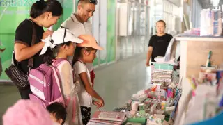 Түркістанда "Экобазар" сауда кешенінде "Мектепке жол" акциясы аясында жәрмеңке өтті