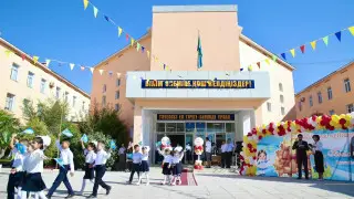 Түркістан облысында 52 мыңнан астам бала алғаш рет мектеп табалдырығын аттады