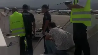 Алматы-Орал ұшағында жолаушы ұсталды: видео