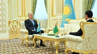 Тоқаев пен Түрікменстан президенті шағын құрамда келіссөз жүргізді
