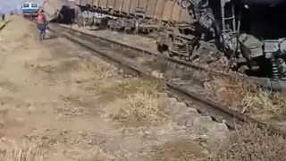 Қазақстанда тепловоз бен локомотив соқтығысты: зардап шеккендер бар