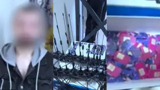 “Интернет-алаяқтар қолданатын жабдық“: Алматы полициясы пәтердегі тінту барысын көрсетті