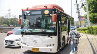 Соңғы сапар: Таиландта автобус апатқа ұшырап, 18 адам қаза тапты