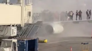 АҚШ әуежайында жолаушылар мінген ұшақтан өрт шықты