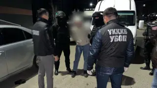БҚО-да жергілікті тұрғындарды бопсалаған ер адам ұсталды