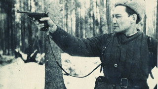 Момышұлы отбасы мұрағатынан алынған