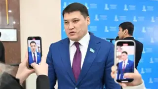 Берденов өзіне жасалған қастандықтан кейін партиядағы қызметінен кетті