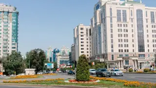 Алматыда қыз көпқабатты ғимараттан секіріп кеткен: мән-жайы анықталып жатыр