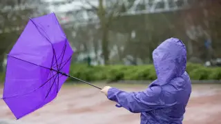 Астана мен Алматыда жел соғып, найзағай ойнайды