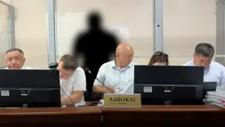 “Әйеліме Берденовтен хабарлама келді“: Сотталушы шенеунікке қастандық жасауының себебін айтты