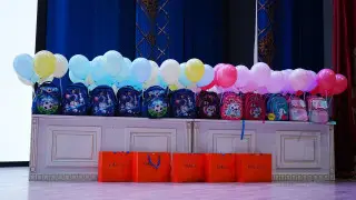 Шымкентте 70-тен аса оқушыға мектеп құрал-жабдықтары табысталды