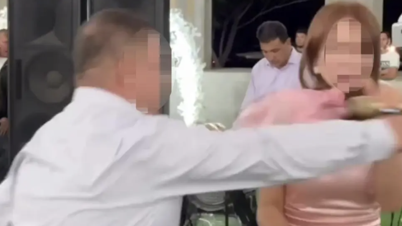 Жас шырынды киска және үлкен әтеш