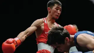 Махмуд Сабырхан бокстан әлем чемпионатында қарсыласын ойсырата жеңді