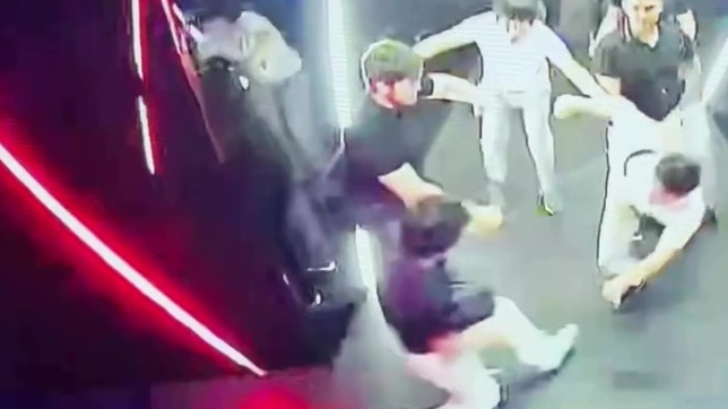 Биік өкшелі туфли киген ханым