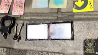 “Есірткі полициясынан“: Алматыда адамдарды бопсалаумен айналысқан топ ұсталды